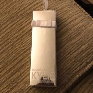 Kylie Jenner lipstick holiday collection 2016